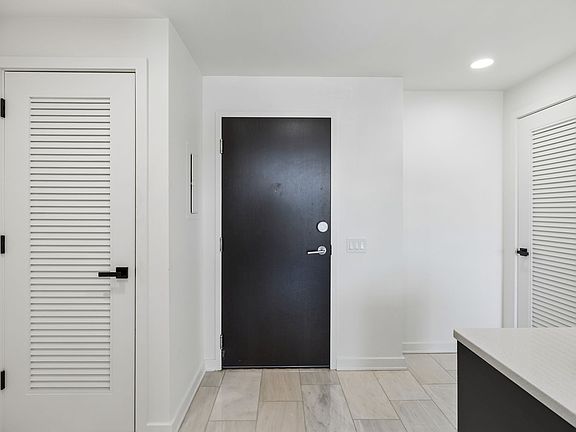 2nd image of 1212 Laurel St APT 406