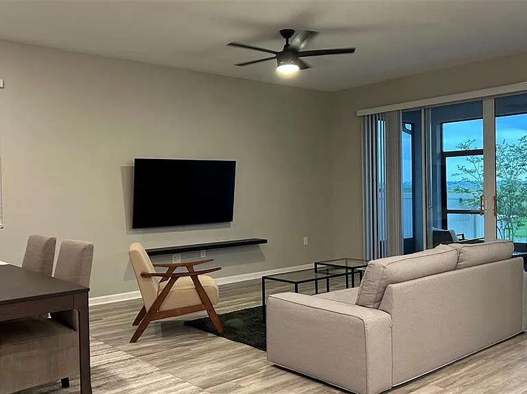 367 Sofia Ln — Photo 8