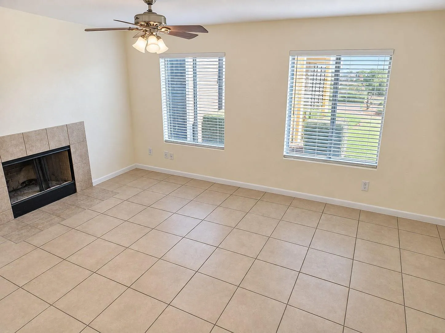 3 bed, 2.0 bath, 4224 sqft, $1,400 — Photo 4