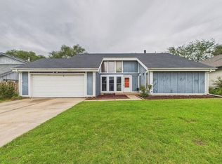 8216 E Chalet Dr, Wichita, KS 67207
