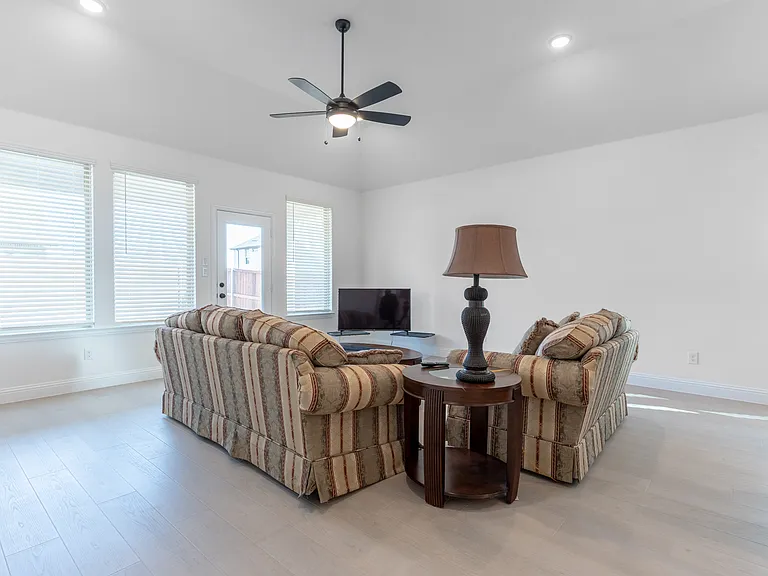 5200 Woodway Dr — Photo 10