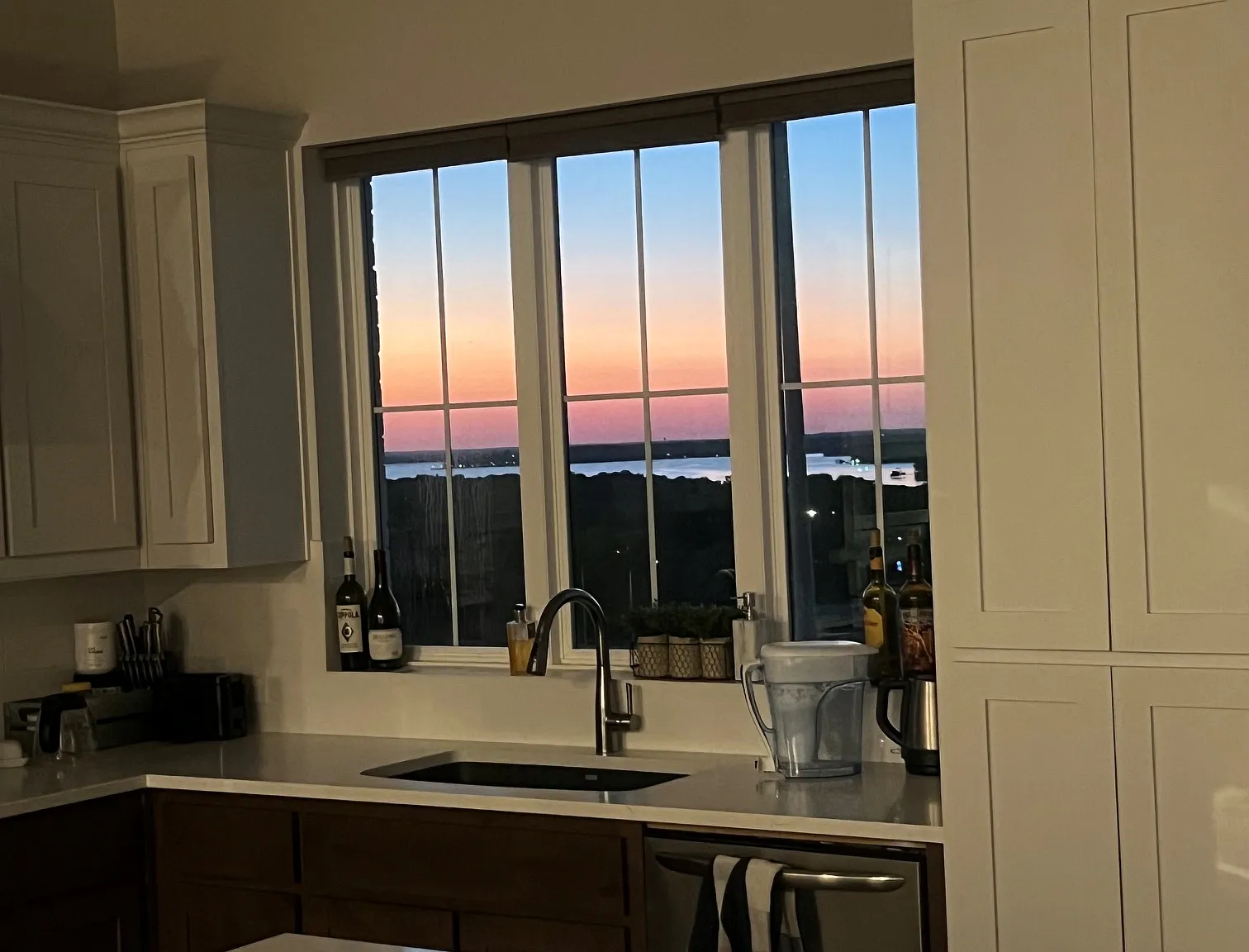 4 bed, 2679 sqft, $3,999 — Photo 3