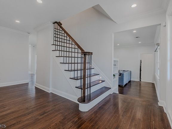2nd image of 18 Woodside Rd