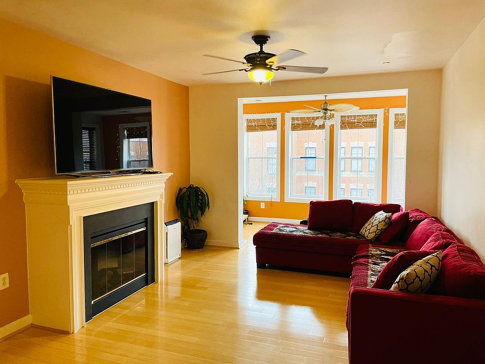 1st image of 440 Belmont Bay Dr