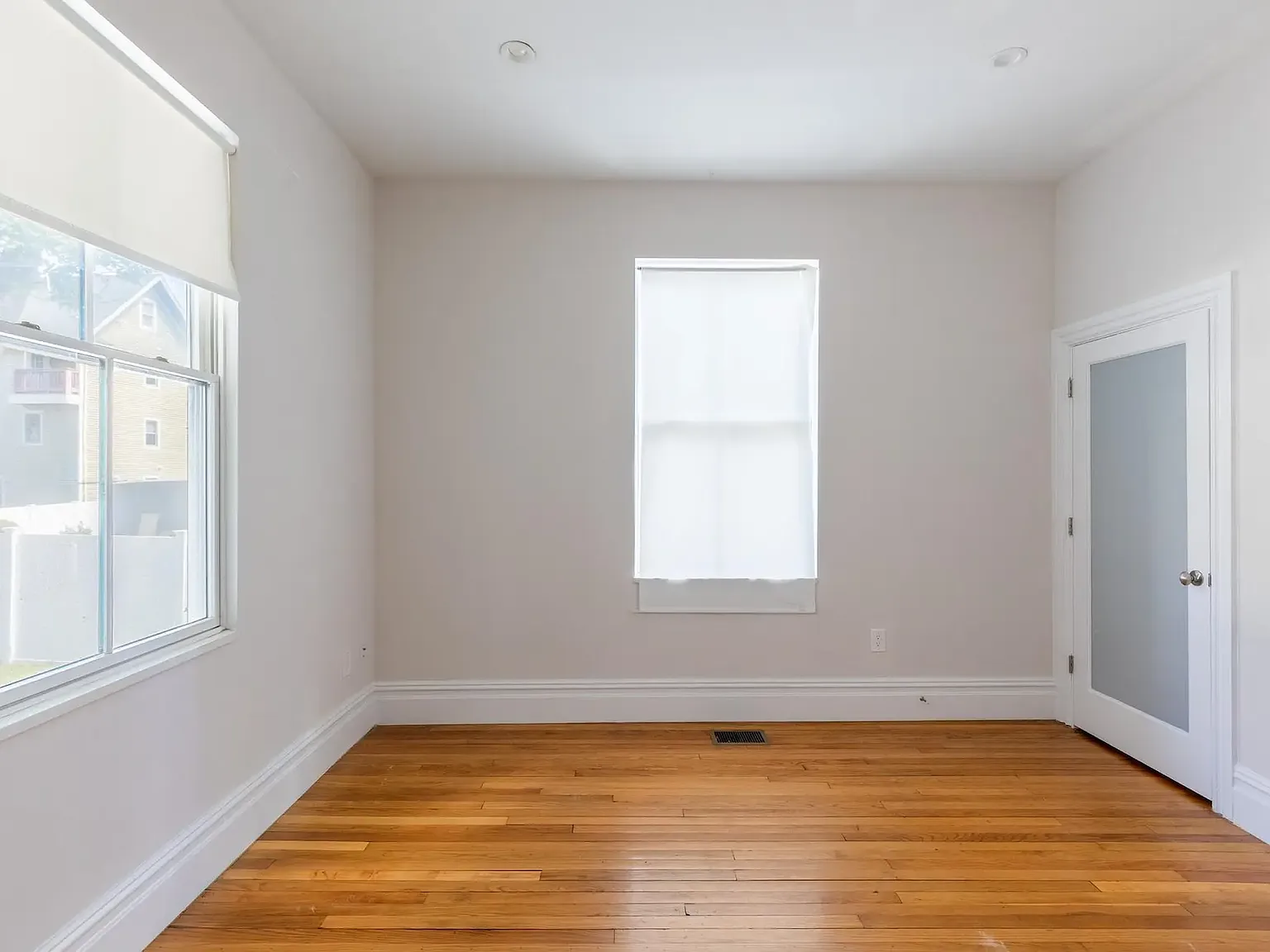 6 bed, 9999 sqft, $5,000 — Photo 3