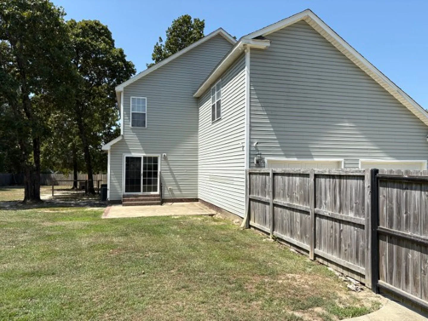 4 Bedrooms with a Bonus Room! 2-Story Home in the Persimmon Hill Subdivision! Move In Ready!! — Photo 4
