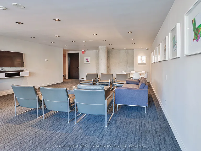318 King St E #803 — Photo 31
