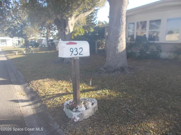 932 Cashew Cir, Barefoot Bay, FL 32976