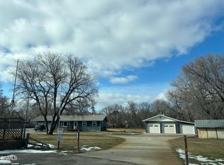 4930 Woodlawn Dr, Bismarck, ND 58504