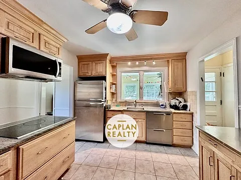 88 Curtis Dr — Photo 6