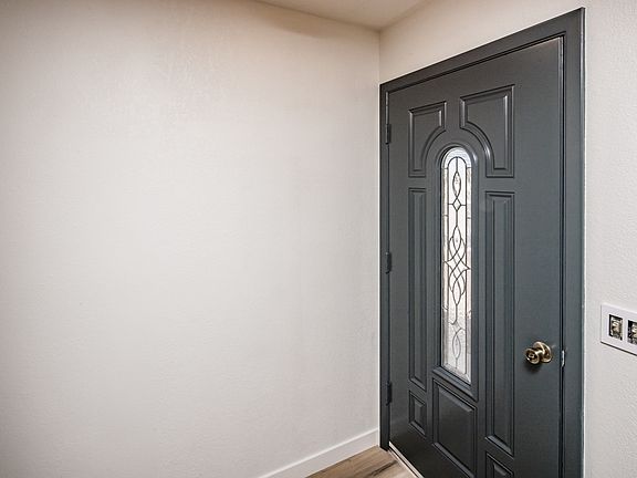 5th image of 3062 Shoshone Dr