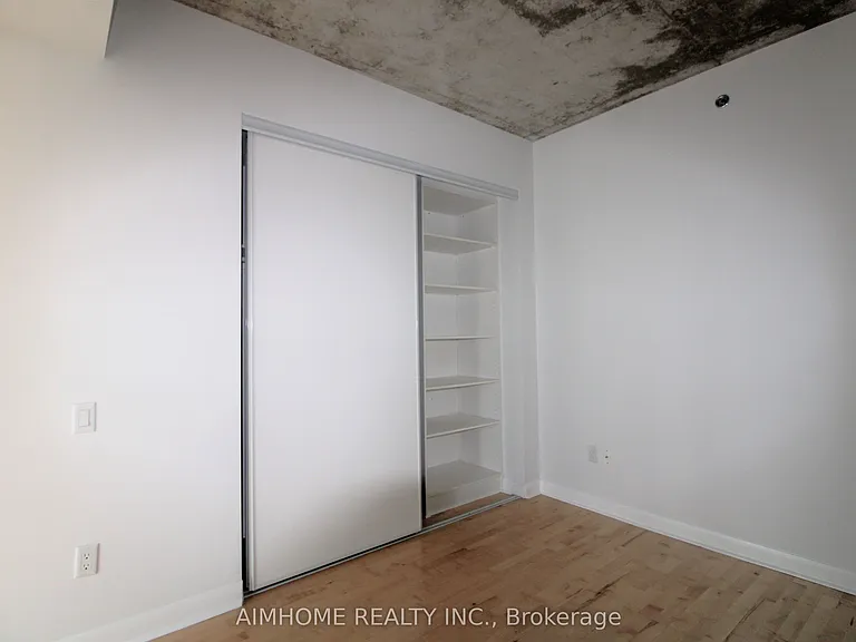 375 King St W #2208 — Photo 14