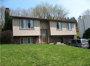 6123 Chatham Dr, Aliquippa, PA 15001