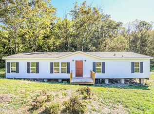 915 S Massachusetts Ave, La Follette, TN 37766