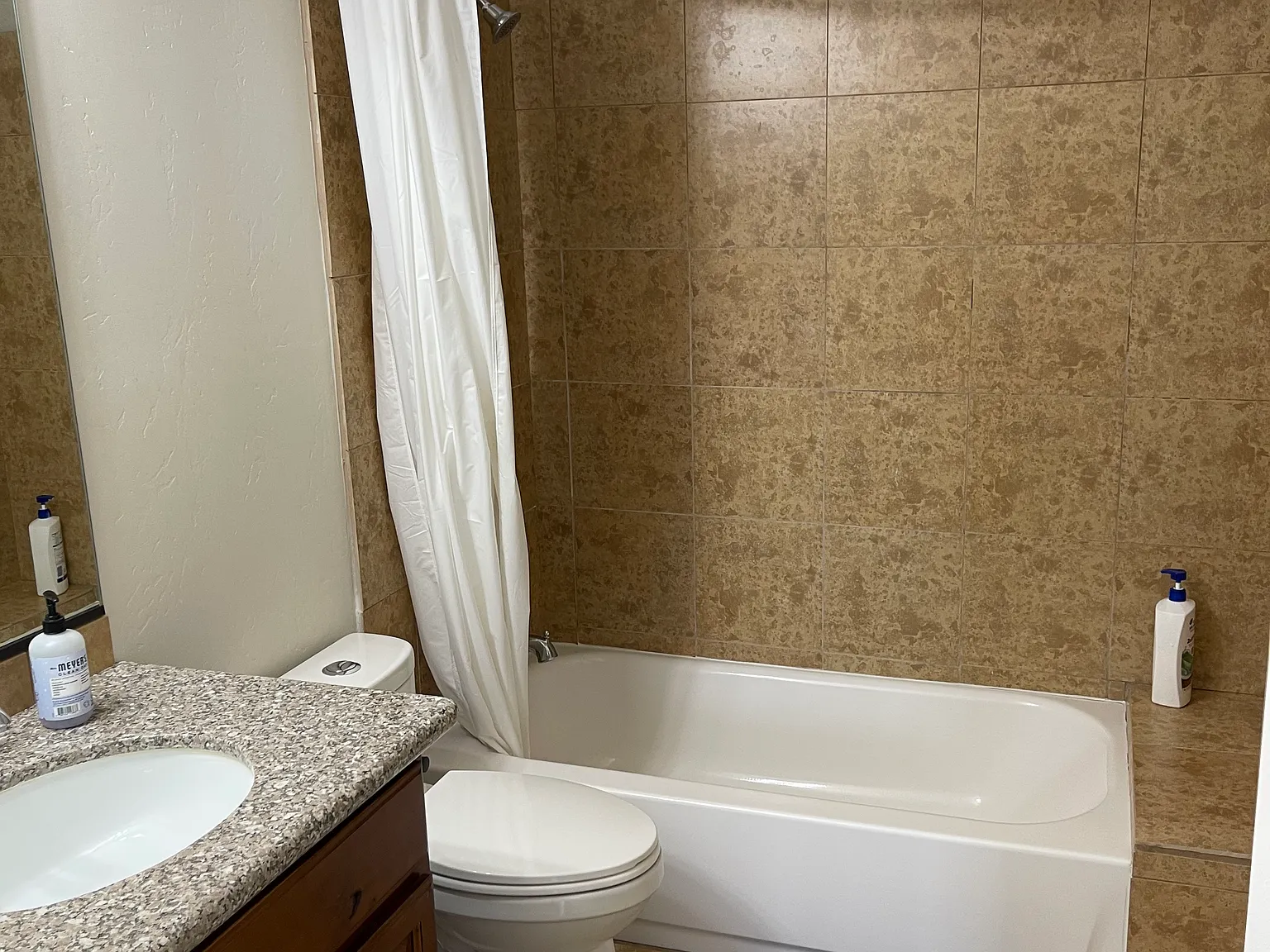 4 bed, 3319 sqft, $700 — Photo 3