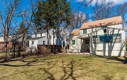 4th image of 132 Greenwood Dr