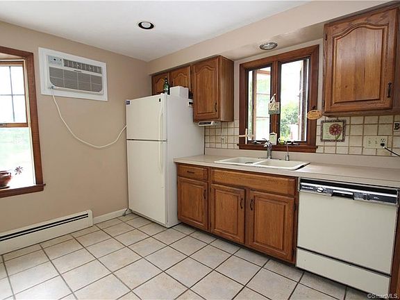 3rd image of 22 Apple Blossom Ln