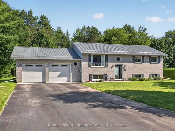 12 Jamie Cres, Petawawa, ON K8H 3N2