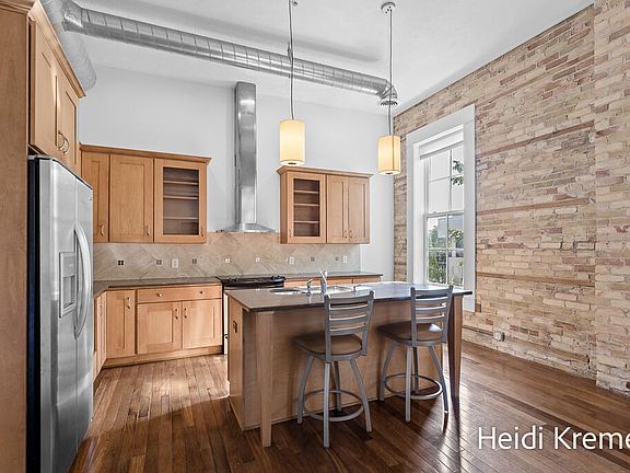 5th image of 9 S 3rd St Unit 201