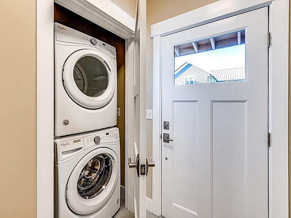 Full-size washer & dryer is situated in the main entry hallway