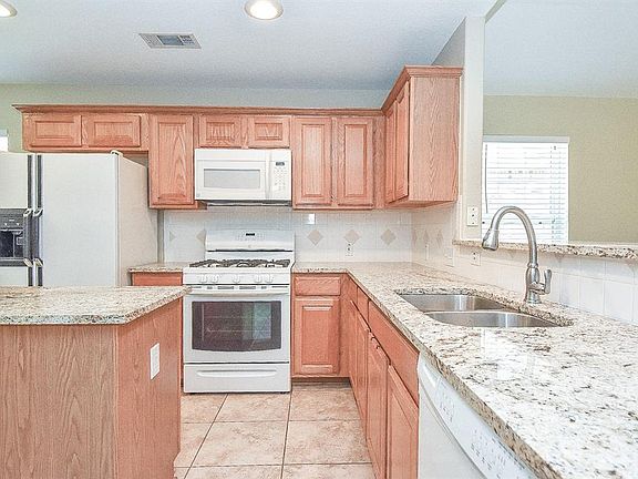 5th image of 3315 Stratford Pointe Dr