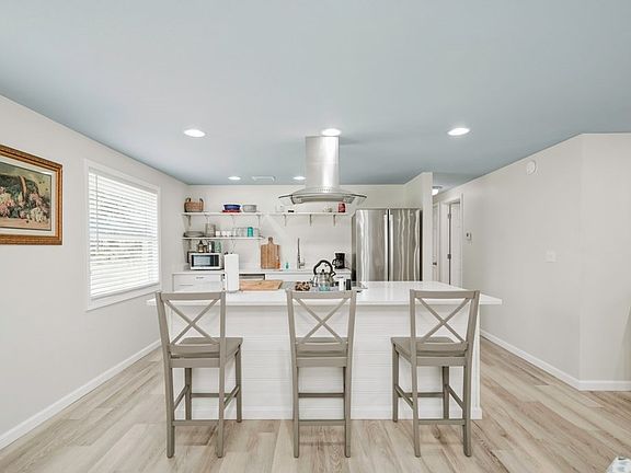 5th image of 604 10th St