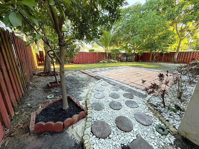 7619 Silver Woods Ct — Photo 23
