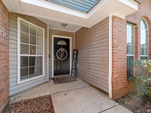 4th image of 8387 Kendall Ct N