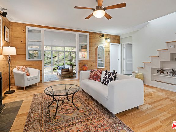 2nd image of 1385 Oakwood Dr