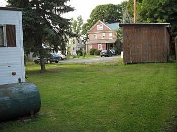 2nd image of 118 1/2 S Main St