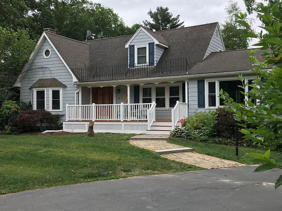 2nd image of 5 Lantern Ln