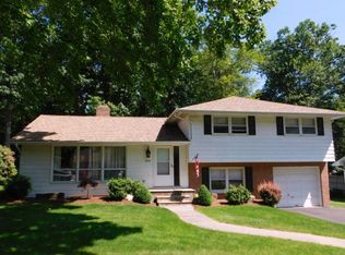 238 Ridgefield Rd, Endicott, NY 13760