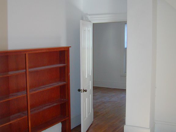 4th image of 709 Fairview Ave NE