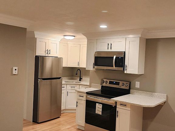 3rd image of 106 Lancaster St #1