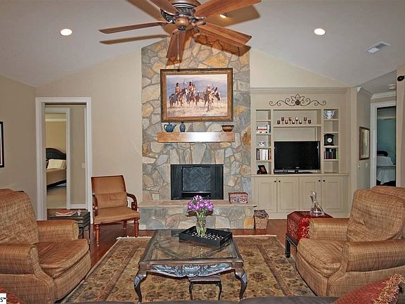 4th image of 200 Crawford Glen Ct