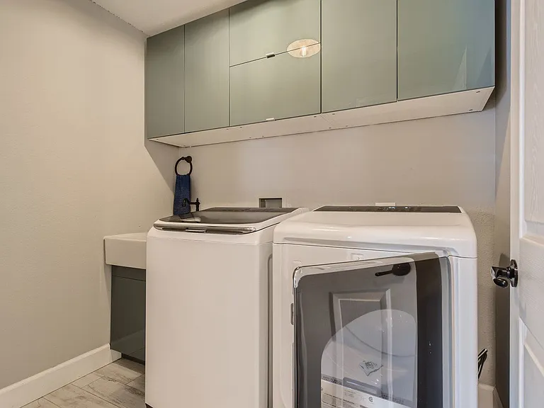 9805 Cypress Point Cir — Photo 36