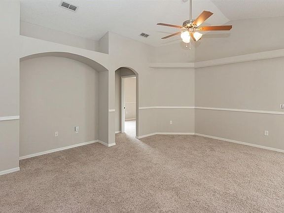 4th image of 3038 Huntwicke Blvd