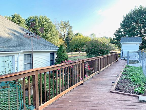 3rd image of 1040 Davis Mill Ln