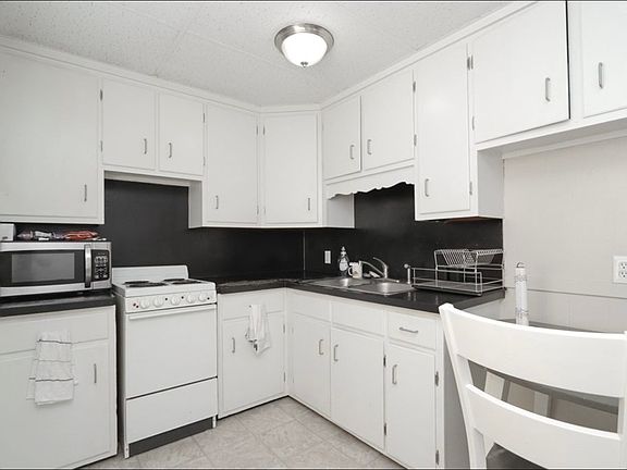 4th image of 55 Fernwold St