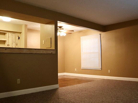 3rd image of 221 Canterbury Ln APT C