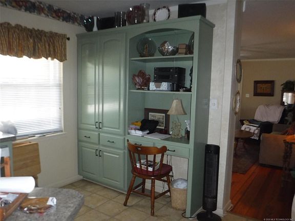 5th image of 632 S Maple St