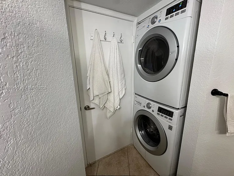 3600 Mystic Pointe Dr #910 — Photo 23