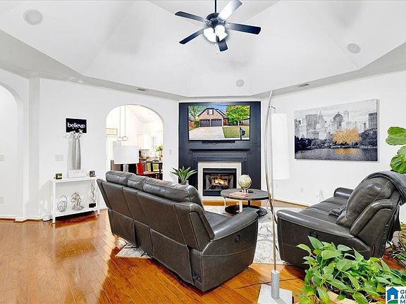 2nd image of 2301 Abbeyglen Ln