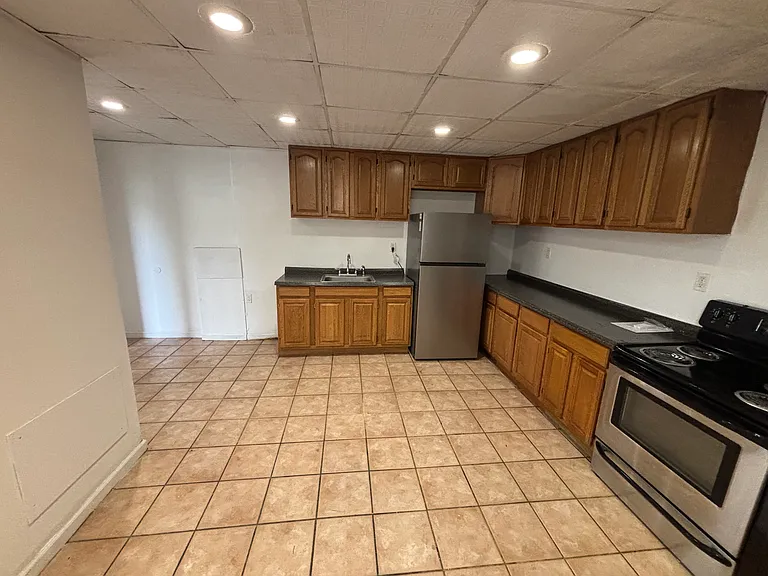 424 E Broad St #1 — Photo 6