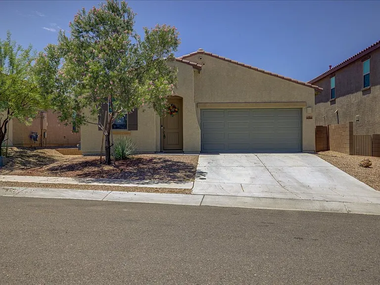 14266 E Hub Dr — Photo 2