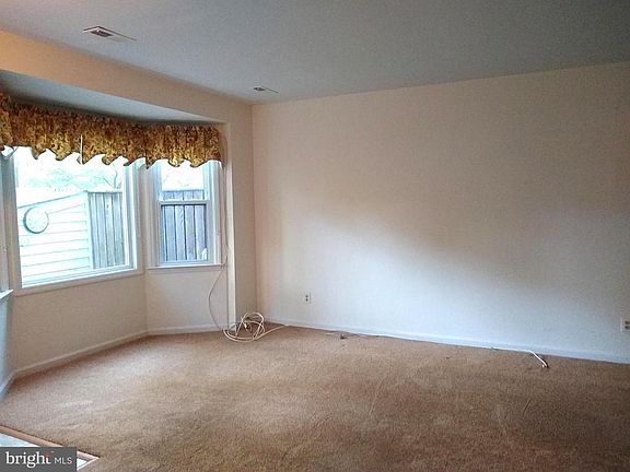 5th image of 6085 Meadow Crest Ct