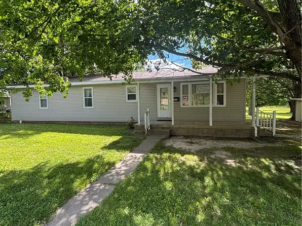 437 N Columbia St, Greenup, IL 62428