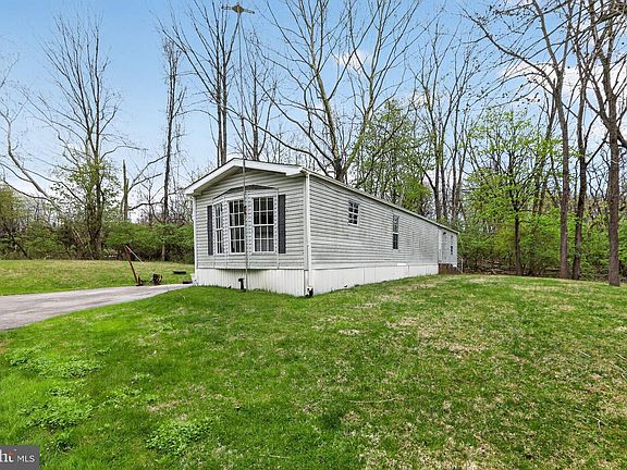 3rd image of 1451 Old Pottstown Pike