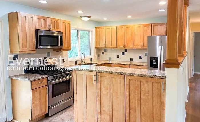 3 bed, 1.0 bath, 1260 sqft, $2,997 — Photo 2