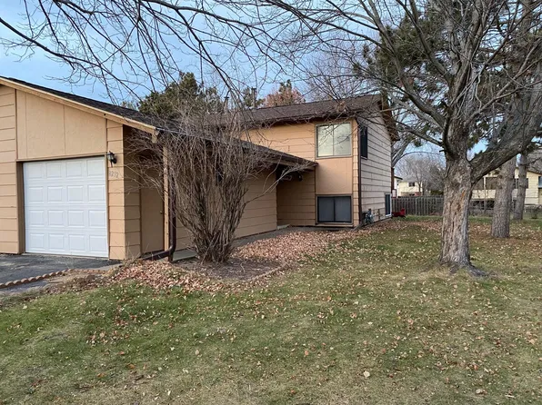 8252 Douglas Cir N, Brooklyn Park, MN 55443